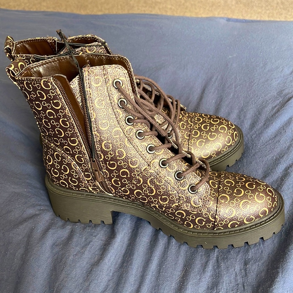 Guess boots size 7.5 brand new dark brown with guess logo